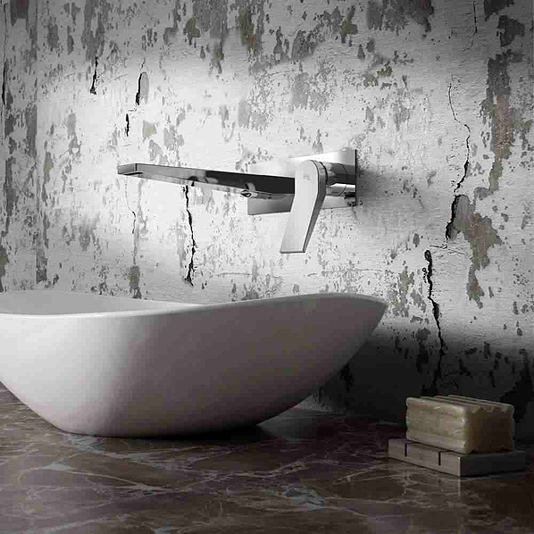 Polished chrome Hudson Reed sink tap offering timeless style.