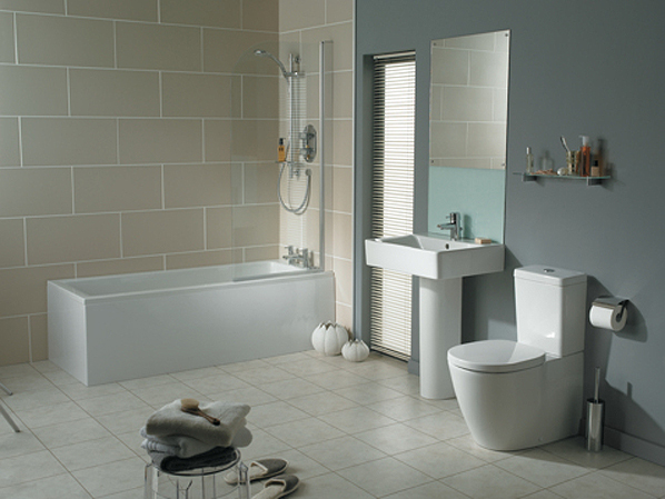 Ideal Standard bathroom suite with basin, toilet and fitted bath.